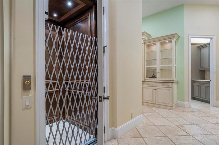 Image No.39-6 Bed Property for sale