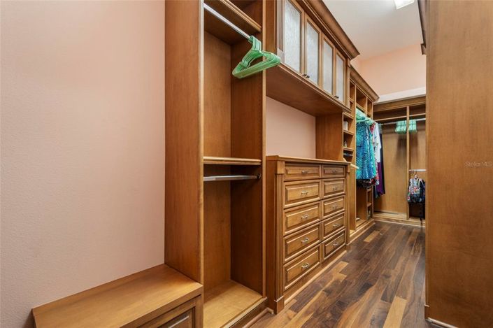 Image No.42-6 Bed Property for sale