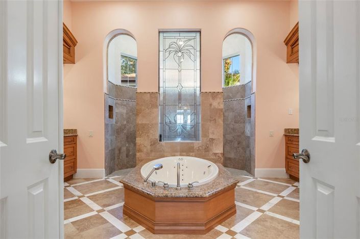 Image No.45-6 Bed Property for sale