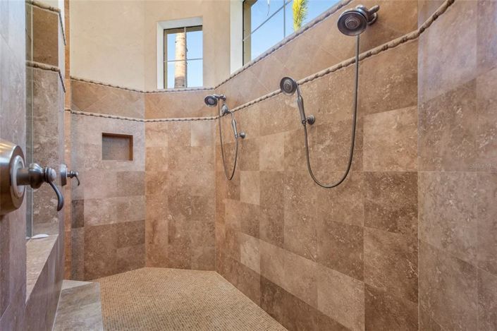 Image No.46-6 Bed Property for sale