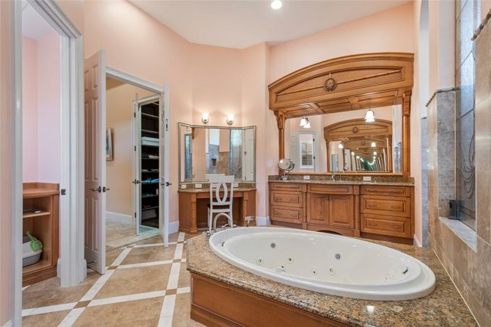 Image No.47-6 Bed Property for sale