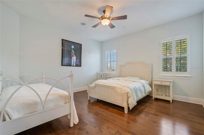 Image No.51-6 Bed Property for sale