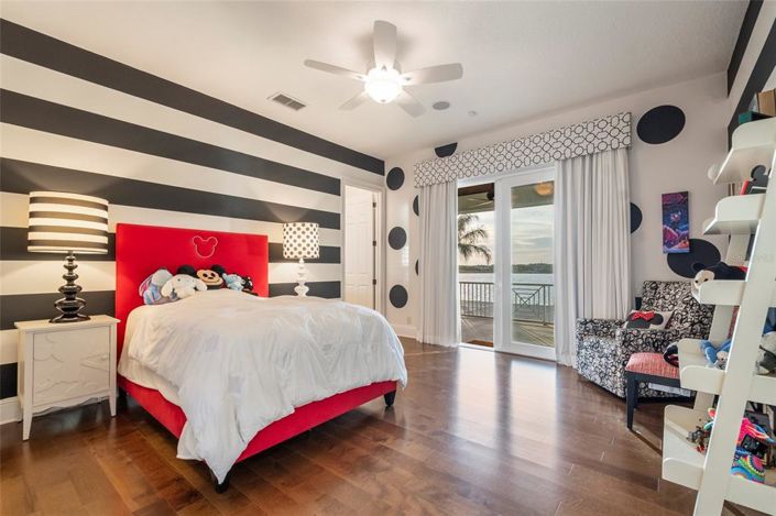 Image No.53-6 Bed Property for sale
