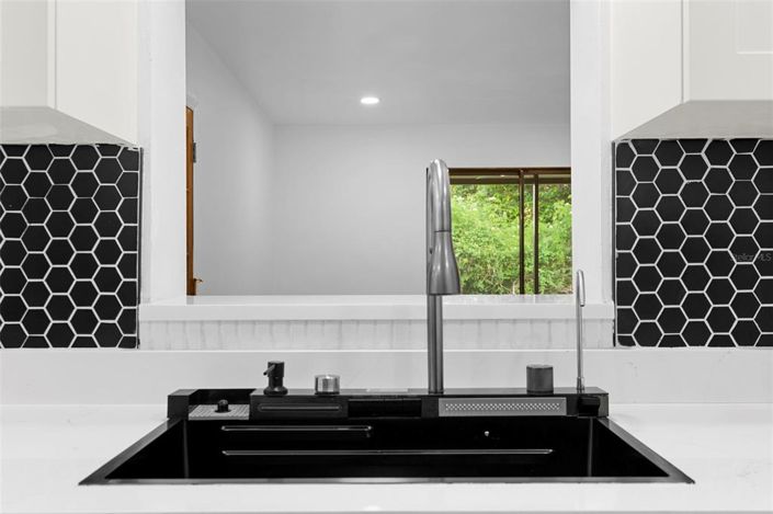 Image No.20-3 Bed Property for sale