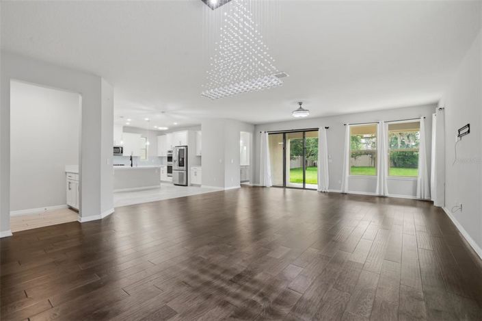 Image No.10-5 Bed Property for sale