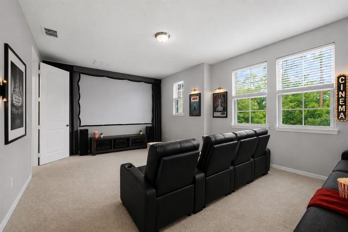 Image No.32-5 Bed Property for sale