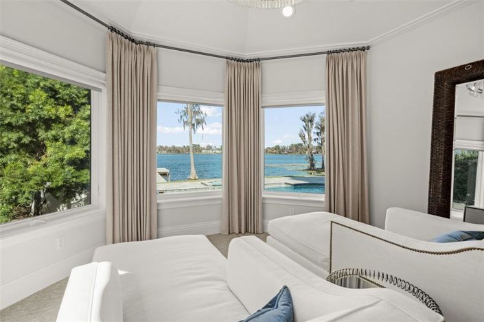 Image No.24-5 Bed Property for sale