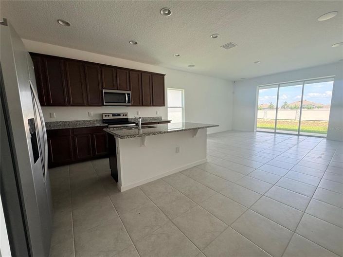 Image No.4-4 Bed Property for sale