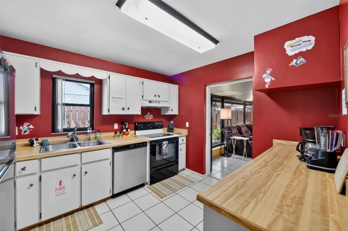 Image No.10-2 Bed Property for sale