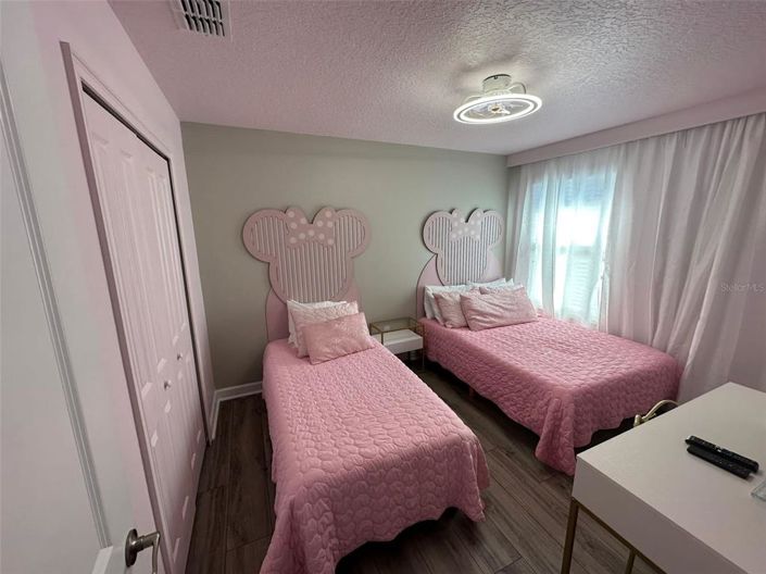 Image No.18-6 Bed Property for sale