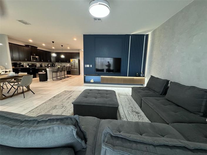 Image No.24-6 Bed Property for sale