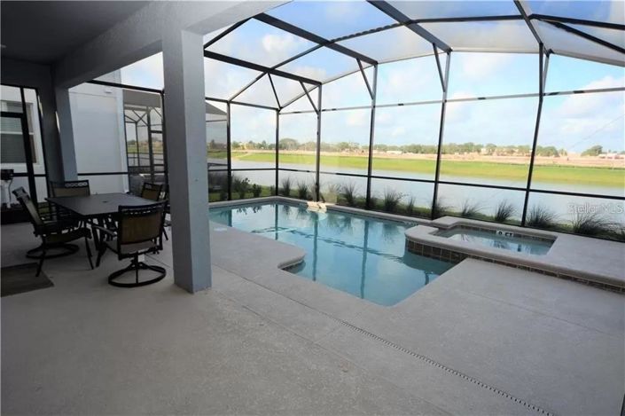 Image No.5-6 Bed Property for sale