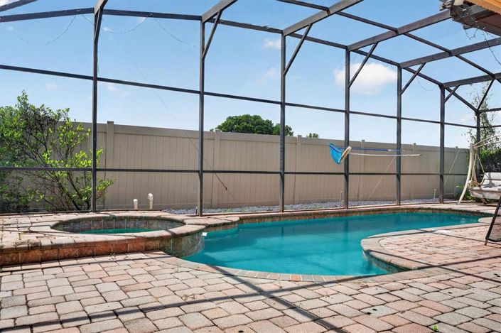 Image No.40-5 Bed Property for sale