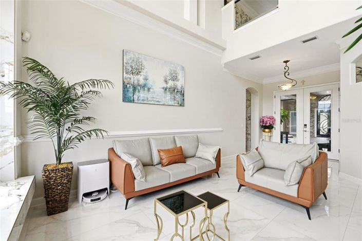 Image No.14-6 Bed Property for sale