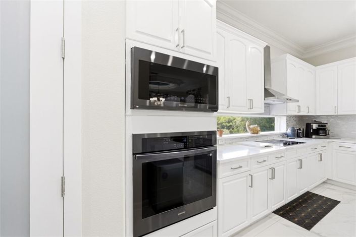 Image No.27-6 Bed Property for sale