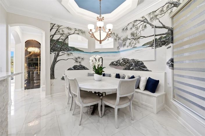 Image No.28-6 Bed Property for sale