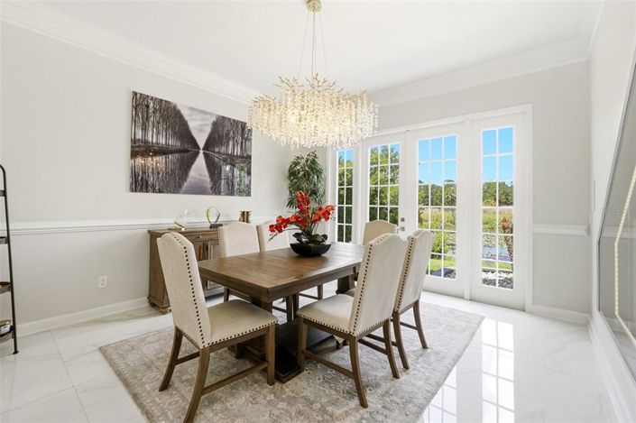 Image No.30-6 Bed Property for sale