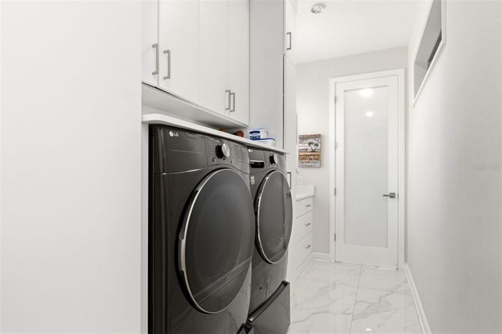 Image No.36-6 Bed Property for sale