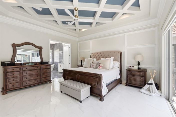 Image No.38-6 Bed Property for sale
