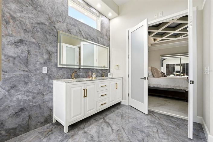 Image No.42-6 Bed Property for sale