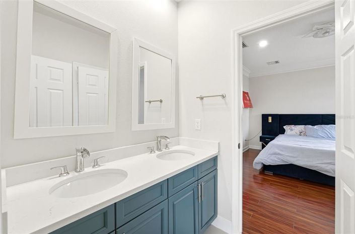 Image No.50-6 Bed Property for sale