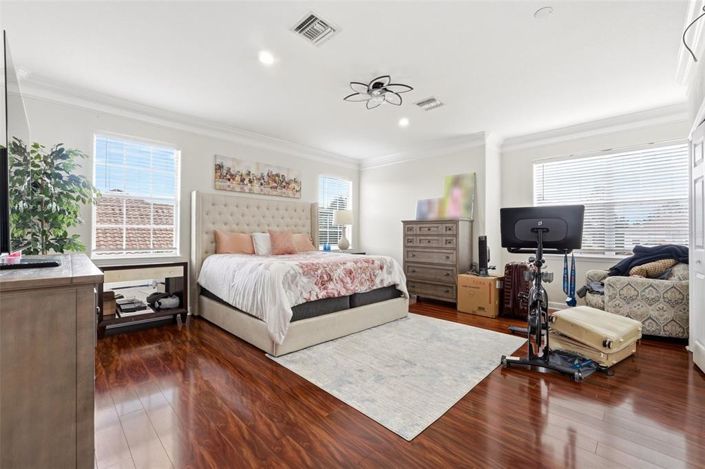 Image No.52-6 Bed Property for sale