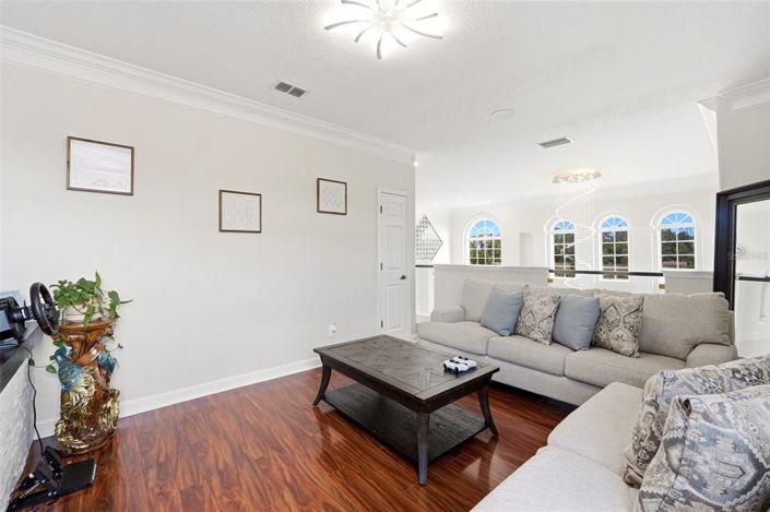Image No.55-6 Bed Property for sale