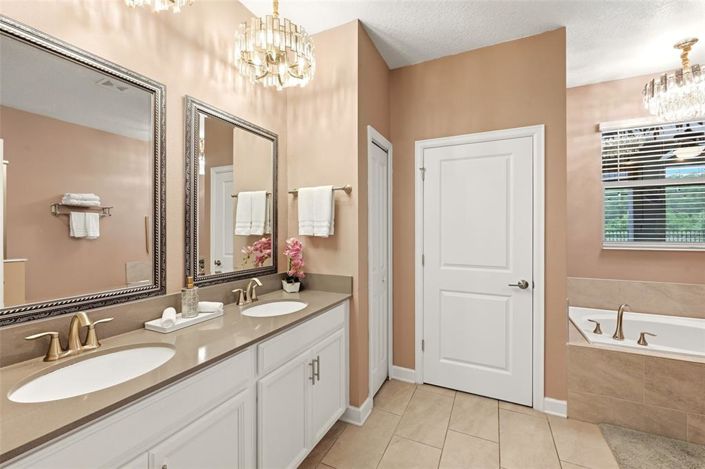 Image No.44-7 Bed Property for sale