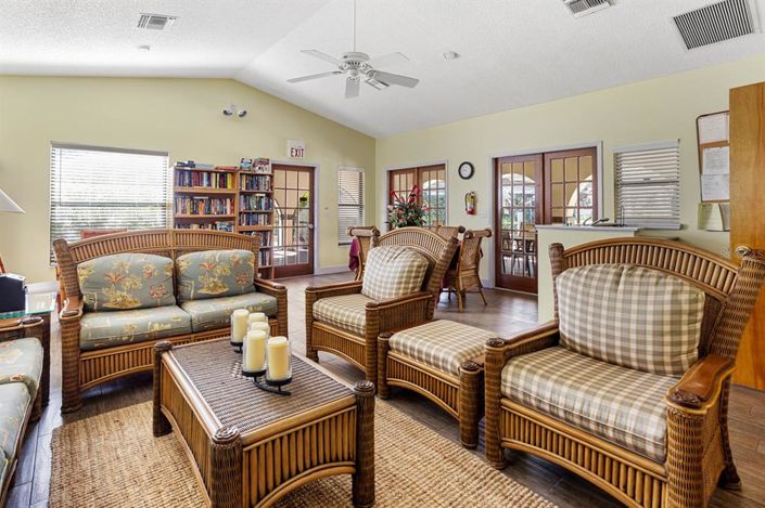 Image No.36-3 Bed Townhouse for sale