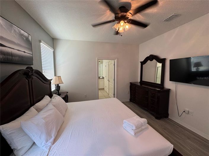 Image No.17-6 Bed Property for sale
