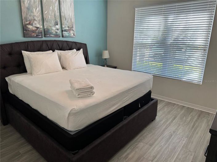 Image No.22-6 Bed Property for sale