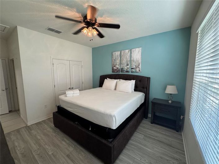 Image No.23-6 Bed Property for sale