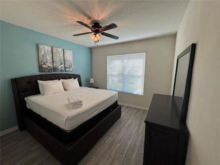 Image No.24-6 Bed Property for sale