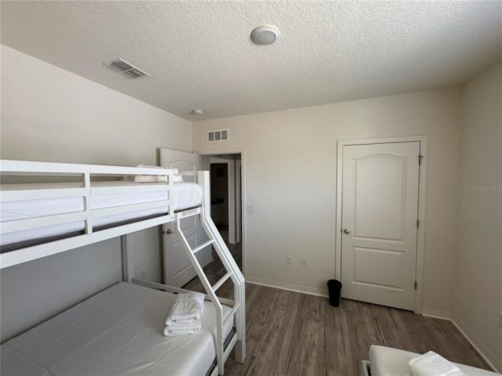 Image No.40-6 Bed Property for sale