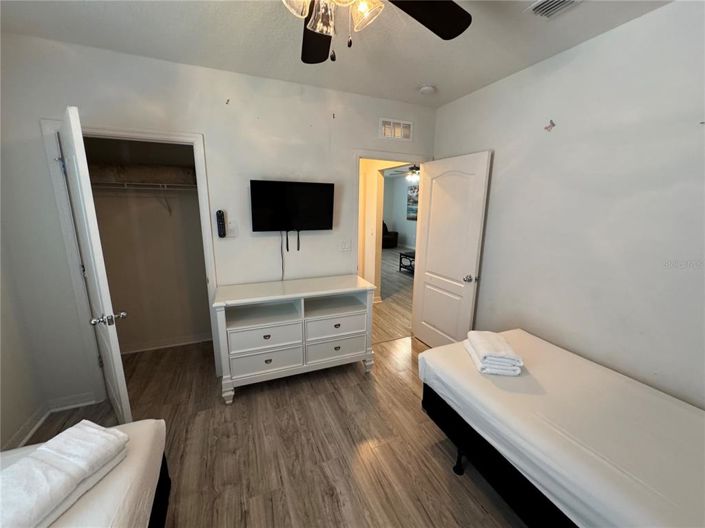 Image No.42-6 Bed Property for sale