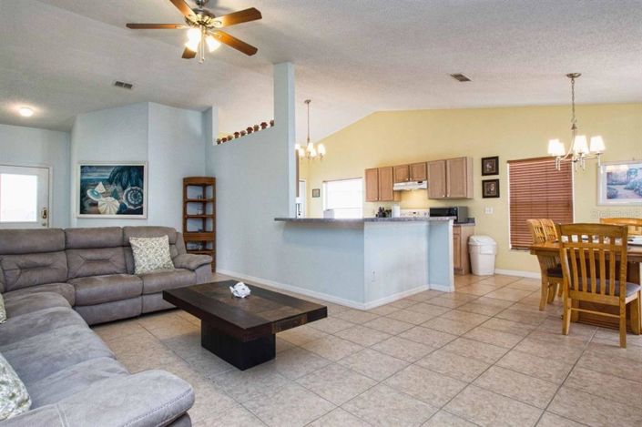 Image No.4-4 Bed Property for sale