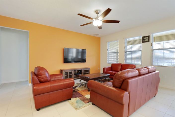 Image No.11-6 Bed Property for sale