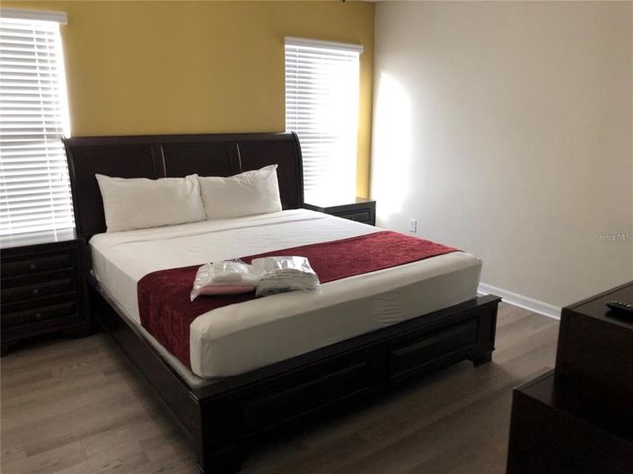 Image No.19-6 Bed Property for sale