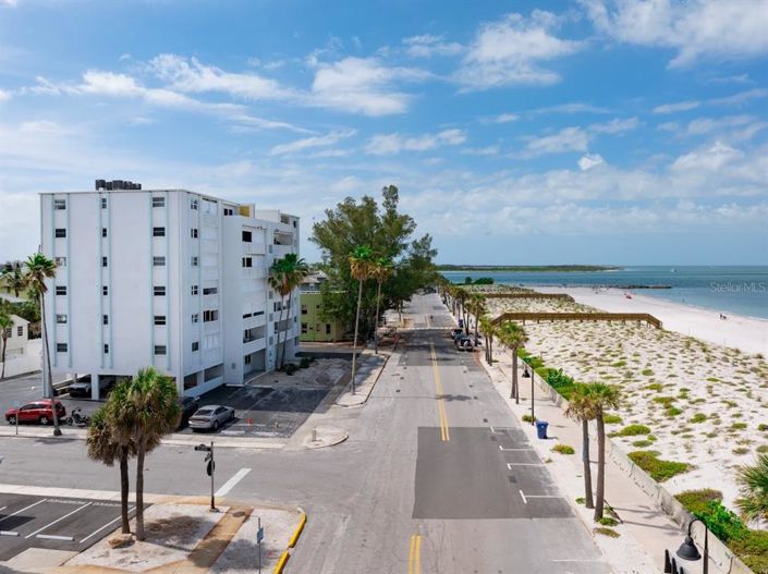 Image No.2-Propriété de 2 chambres à vendre à St. Pete Beach
