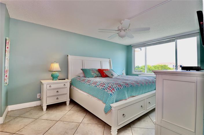 Image No.12-2 Bed Property for sale
