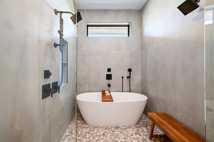 Image No.47-4 Bed Property for sale