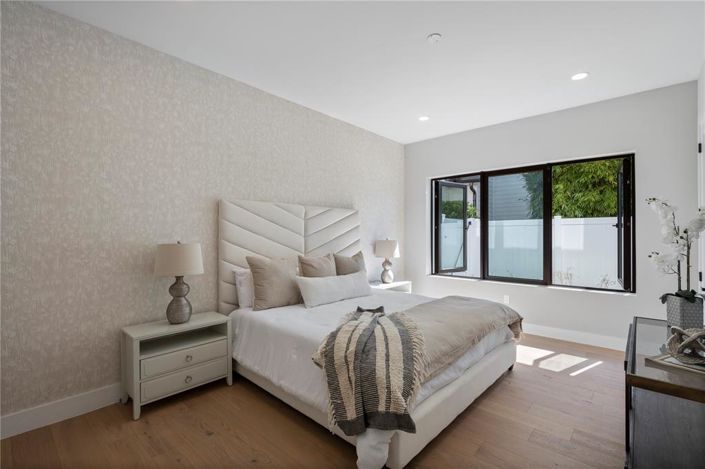 Image No.19-4 Bed Property for sale
