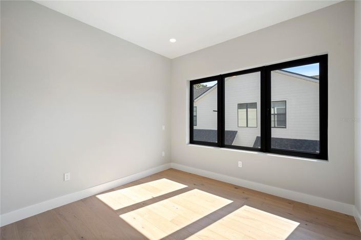 Image No.23-4 Bed Property for sale