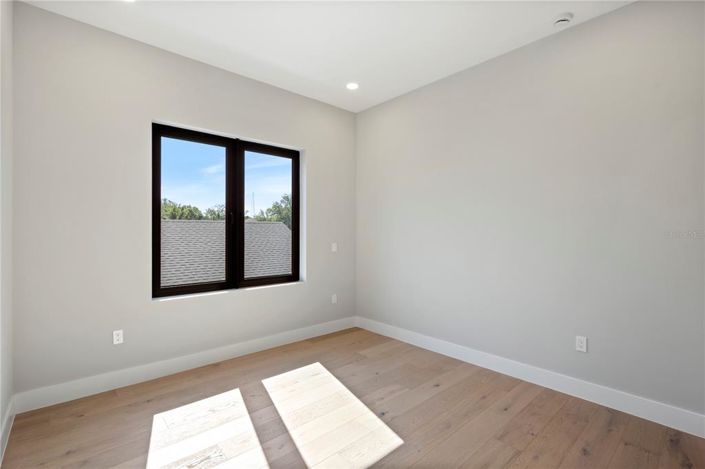 Image No.25-4 Bed Property for sale