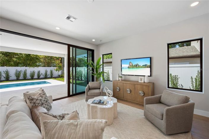 Image No.7-4 Bed Property for sale