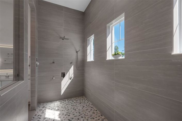 Image No.37-5 Bed Property for sale