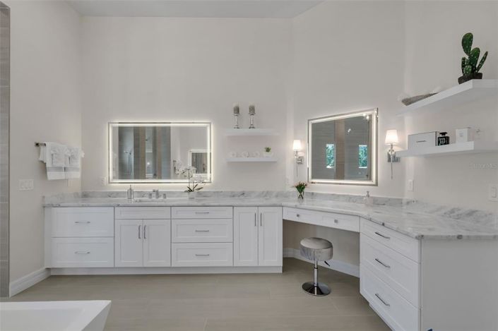 Image No.40-5 Bed Property for sale