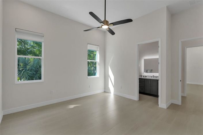 Image No.51-5 Bed Property for sale