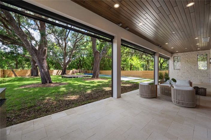 Image No.28-5 Bed Property for sale