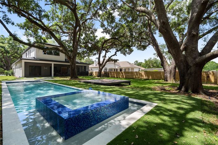 Image No.34-5 Bed Property for sale